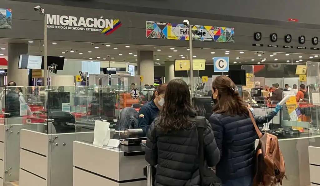 Abren investigación por presuntas irregularidades en contrato con cédulas de extranjería El embajador de Colombia en Estados Unidos, Luis Gilberto Murillo, informó sobre una mesa técnica, tras la eliminación del Título 42.