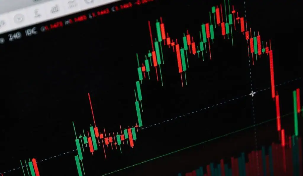 Premercado | Bolsas mundiales cierran febrero con datos mixtos y atentas a más cifras de inflación en Europa Bolsas a la baja tras rebaja en la calificación crediticia de EE. UU. por parte de Moody’s