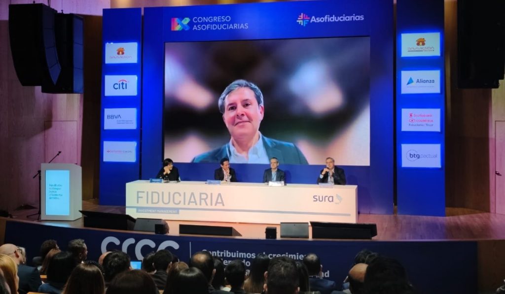 Inversión extranjera en Colombia debe tener los menores controles posibles: Crédito Público