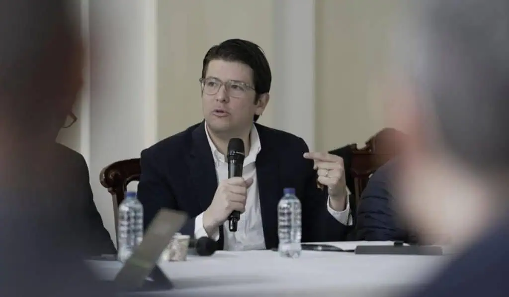 Empresarios rechazan discursos "violentos" de Petro en medio de atentado a Miguel Uribe Miguel Uribe