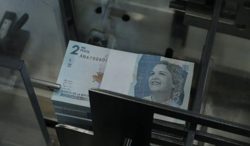 Corte aclara importante cambio sobre cesantías en empresas familiares en Colombia Billetes colombianos