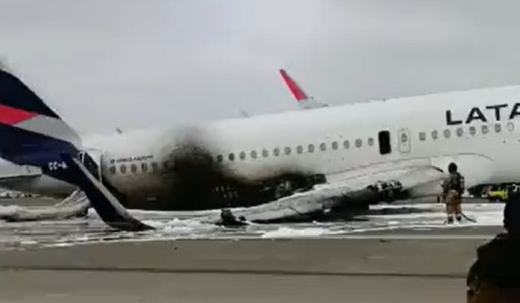 Latam retoma vuelos en aeropuerto de Lima (Perú) tras accidente