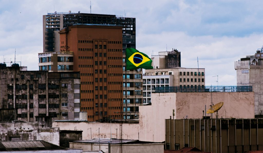 Inflación de octubre en Brasil crece por primera vez en tres meses