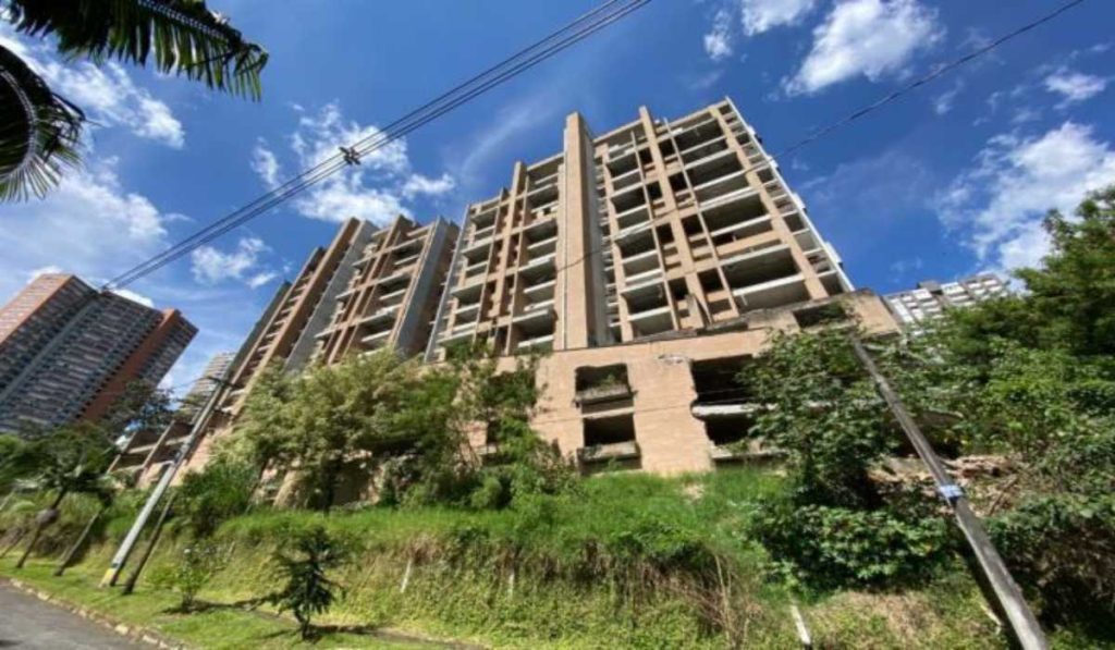 Se prepara demolición controlada de edificio Continental Towers en Medellín