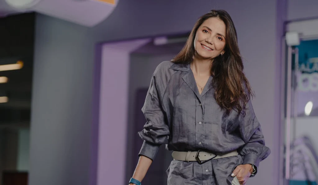 She Is Foundation entregó premio a Mujer del Año en Finanzas 