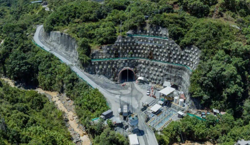 Túnel del Toyo, el más largo de América Latina, ya tiene fecha de entrega: así va el megaproyecto Vías túnel del Toyo en Antioquia (1)