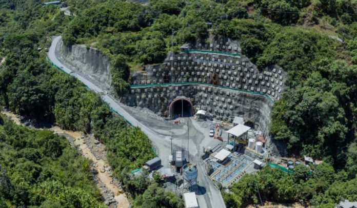 Description: Vías túnel del Toyo en Antioquia (1)