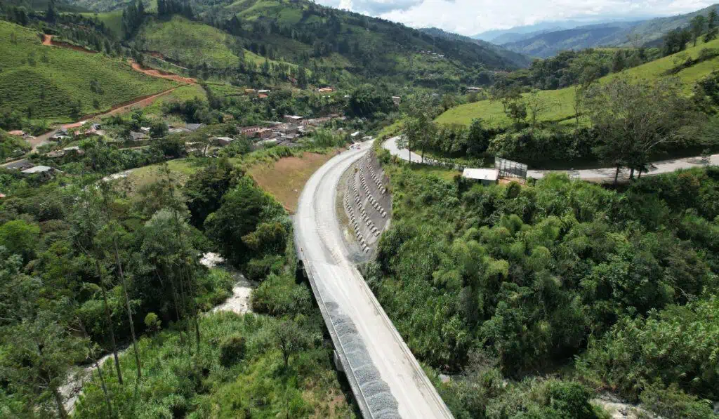 Gobierno Petro aplazaría casi $2,5 billones para megaproyectos clave de Bogotá, Antioquia y el Caribe Megaproyectos