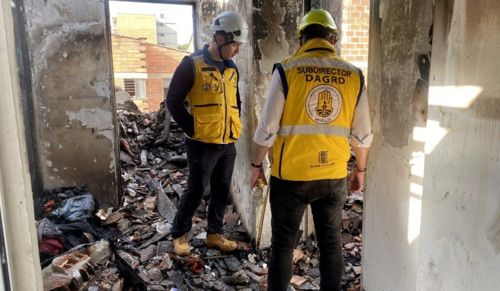 Tras accidente de avión en barrio Belén Rosales de Medellín evacuarán viviendas para evitar colapsos