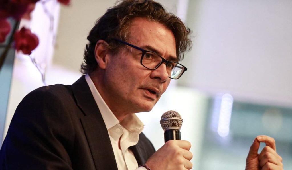 Alejandro Gaviria, ministro de Educación de , se refiere a la reforma a la salud