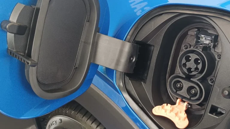 Si desea comprar un carro eléctrico conozca cuánto vale un Tesla en Colombia.