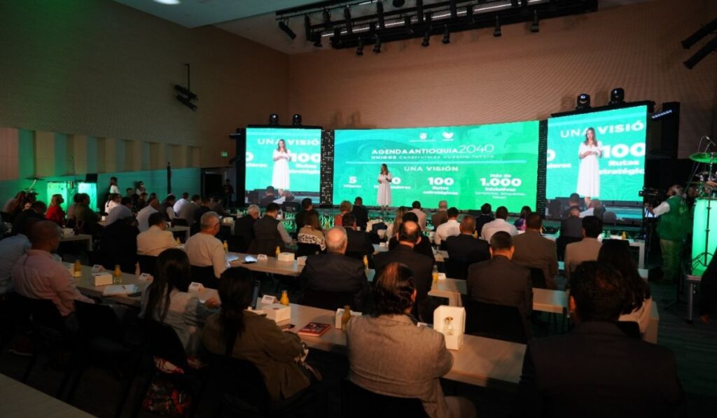 En su Agenda 2040 Antioquia ya definió la visión para lograr ser un territorio de vida, oportunidades, verde, diverso y unido En su Agenda 2040 Antioquia ya definió la visión para lograr ser un territorio de vida, oportunidades, verde, diverso y unido