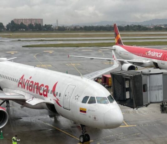 Aviones parqueados de Avianca