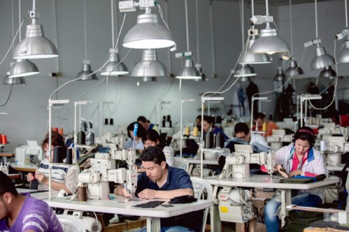 Fábrica textil en Colombia / Salario mínimo / trabajo