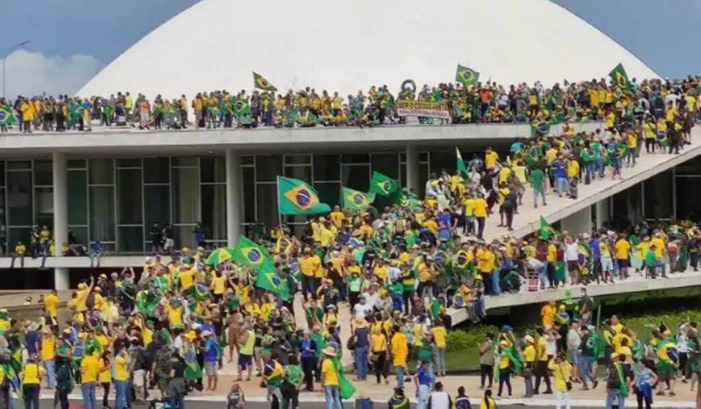 Bolsonaristas invadieron Congreso, Tribunal y Palacio Presidencial de Brasil Bolsonaristas