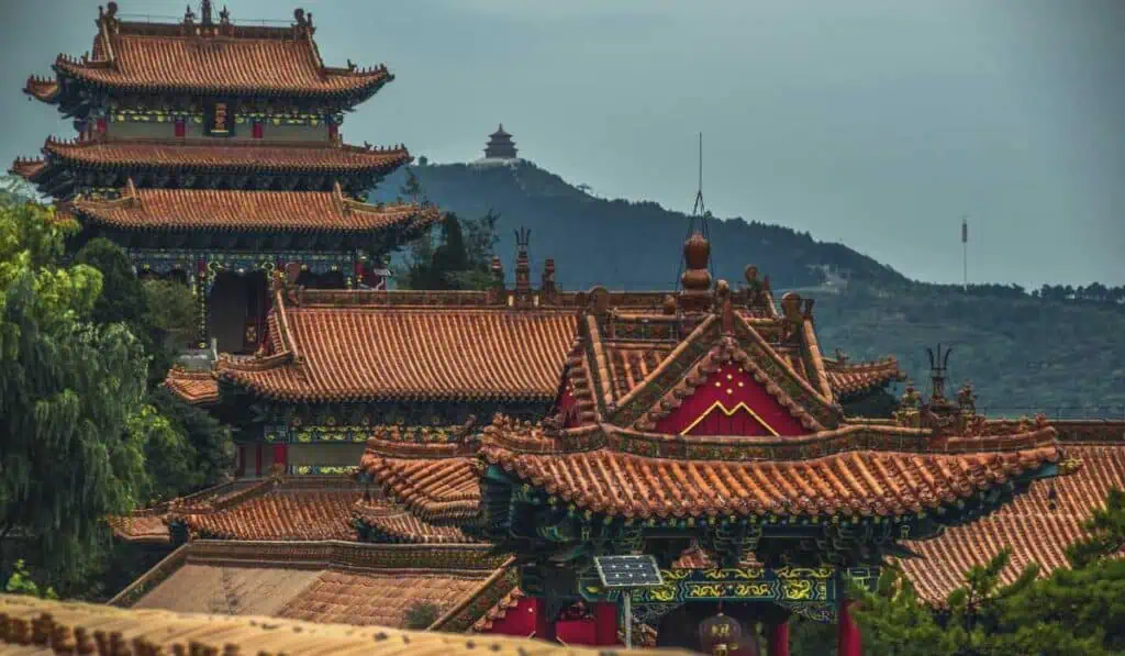 China levanta cuarentenas obligatorias para viajeros internacionales China