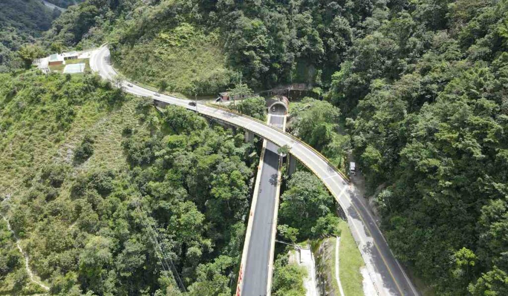 Estas son las vías en Colombia que podrían quedar sin obras por no subir peajes