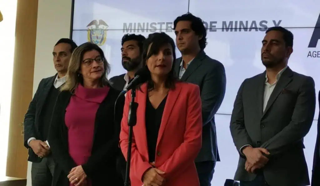 Ministra Irene Vélez ratificó informe de contratos de petróleo y gas en Colombia Ministra Irene Vélez defiende que mineras y petroleras no puedan descontar regalías de impuesto de renta