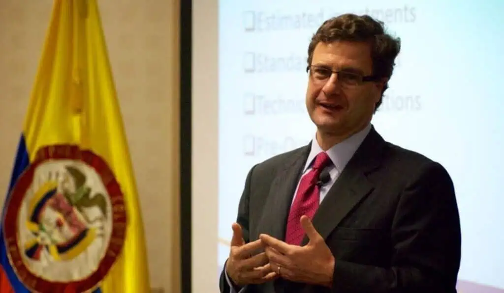 Fiscalía Colombia imputará nuevos cargos por caso Odebrecht en Ruta del Sol 3 Luis Fernando Andrade, expresidente de la ANI, informando sobre los cargos por el caso "ruta del sol 3"