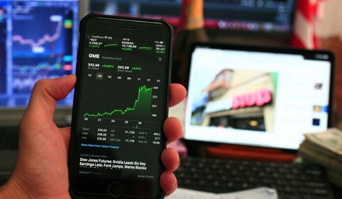 Mercados | Bolsas globales revierten números rojos al cierre de la semana Mercados