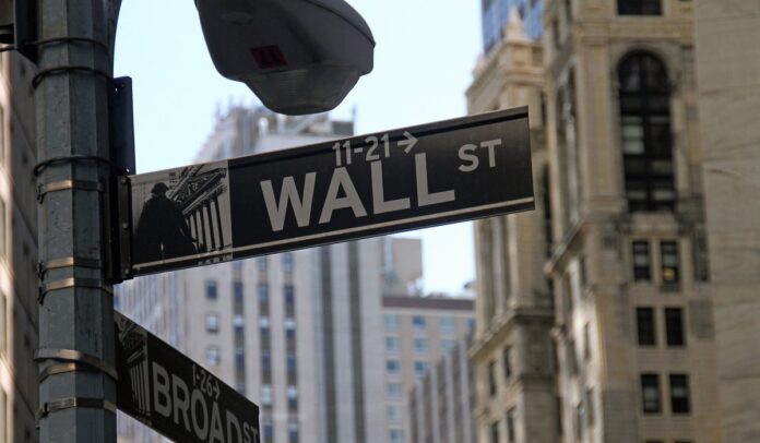 Mercado impulsa número de Wall Street