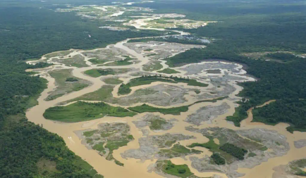 Minerías de pequeña escala y artesanal podrían operar en zonas de reserva forestal en Colombia Minería ilegal afecta a 29 de los 32 departamentos de Colombia: Procuraduría