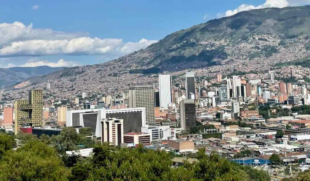 Antioquia hacia el 2040: Foro Visión revelará la hoja de ruta con la participación de expertos y líderes destacados Medellín, Antioquia, Colombia