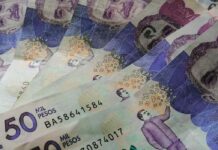 Pesos colombianos.