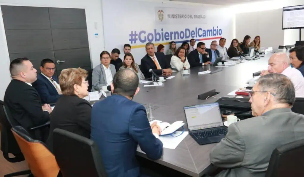 Reforma laboral: estas son las principales propuestas de empresarios y sindicatos en Colombia Reforma laboral Colombia