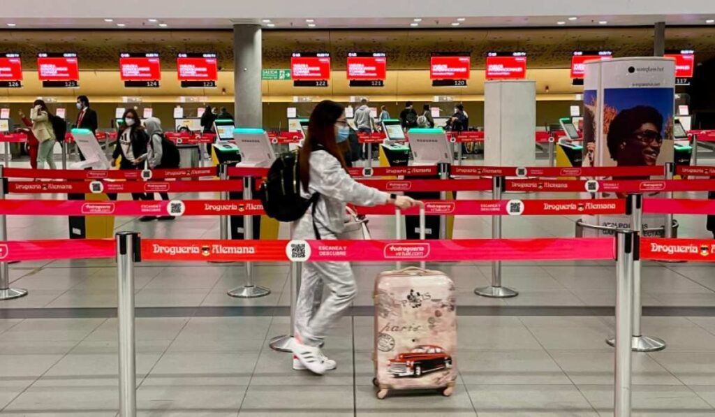 Conozca cuánto le cuesta viajar en vacaciones de mitad de año. Foto: Valora Analitik