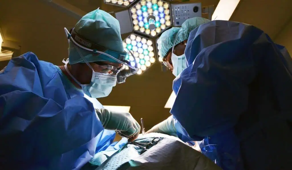 Uno de cada dos colombianos no puede realizarse una cirugía estética o procedimiento médico por falta de presupuesto Colombia en el top 10 de los países que alrededor del mundo que más incentiva el turismo médico