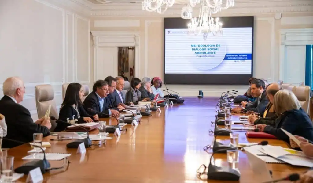 Petro se reúne con gabinete para definir texto del Plan de Desarrollo Congreso
