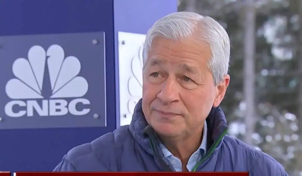 Fuerte crítica de CEO de J.P. Morgan, Jamie Dimon contra Bitcoin; defiende blockchain Bitcoin