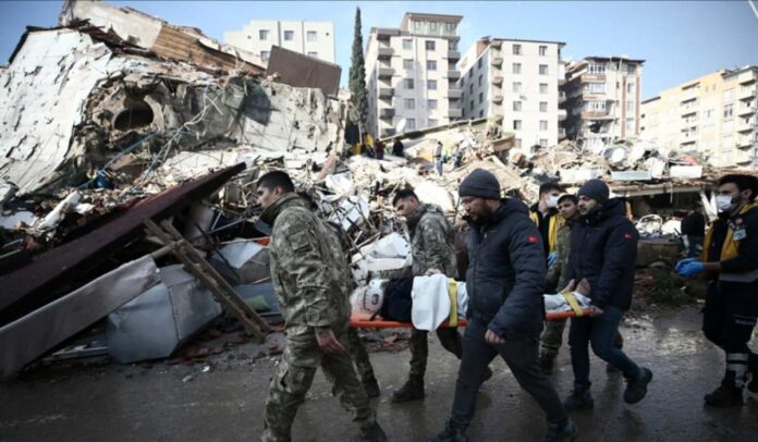 Asciende a casi 5.000 personas fallecidas entre Turquía y Siria por terremotos; declaran estado de emergencia Asciende a casi 5.000 personas fallecidas entre Turquía y Siria por terremotos; declaran estado de emergencia
