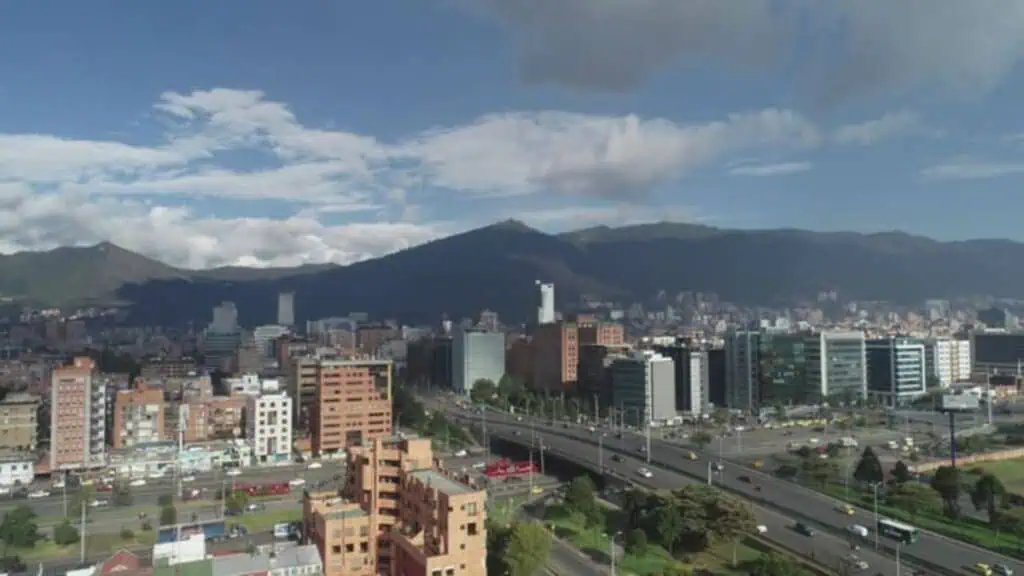 Bogotá declara emergencia ambiental por mala calidad del aire ante incendios Bogotá