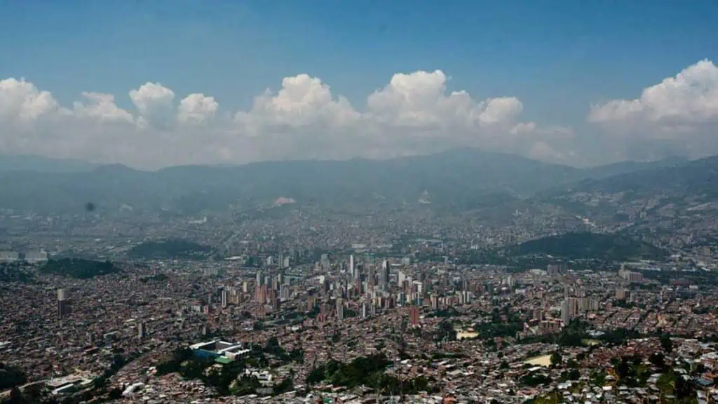 Calidad del aire en Medellín empeora; uso masivo de tapabocas está sobre la mesa Calidad del aire en Medellín