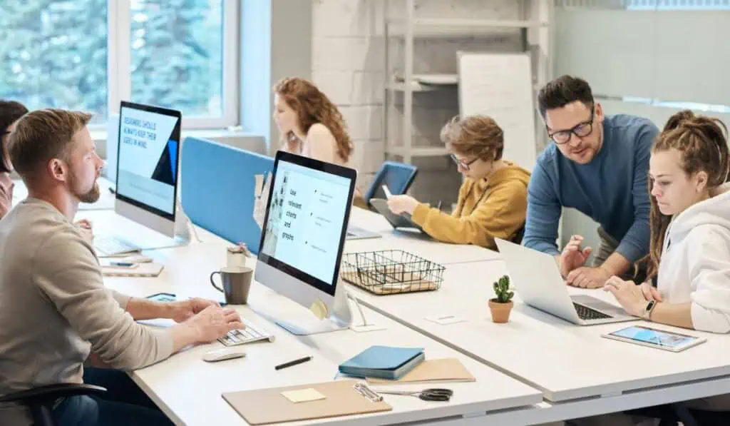 ¿Qué tanto le sirve contar con un posgrado para obtener empleo en Colombia? Teletrabajo