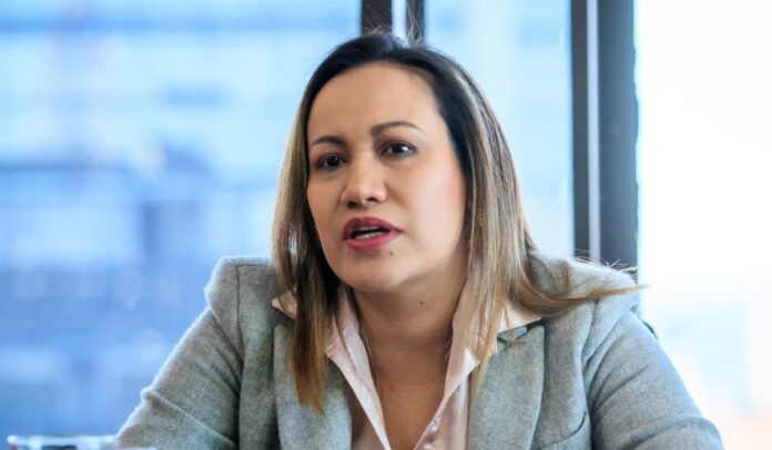 Carolina Corcho, ministra de Salud de Colombia, hablar con las EPS sobre reforma a la salud