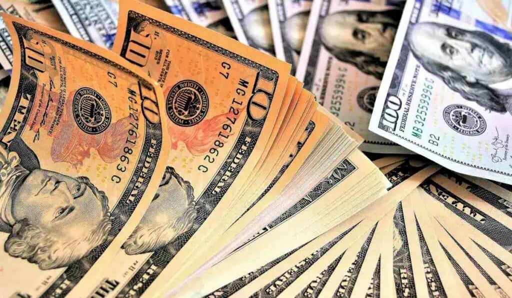 Peso colombiano y peso argentino, monedas más devaluadas en América Latina en febrero Dólar y euro en las casas de cambio este fin de semana
