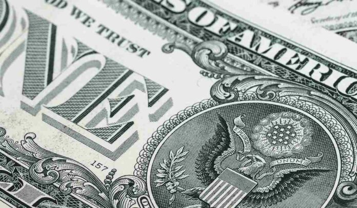 Dólar en Colombia (2) Dólar en Colombia, cerró por encima de los 4.900.