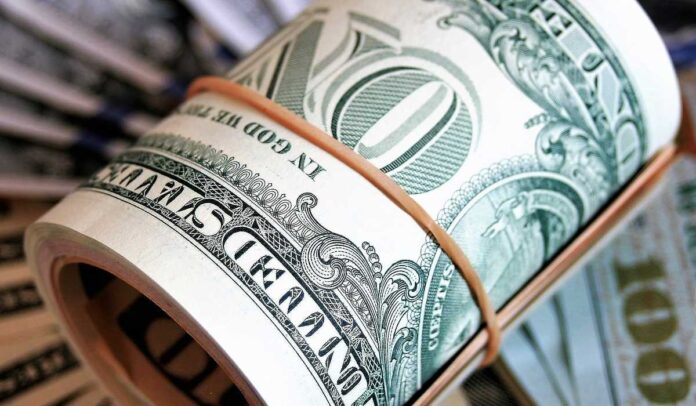 Dólar este martes cerró por debajo de los $.4.960.