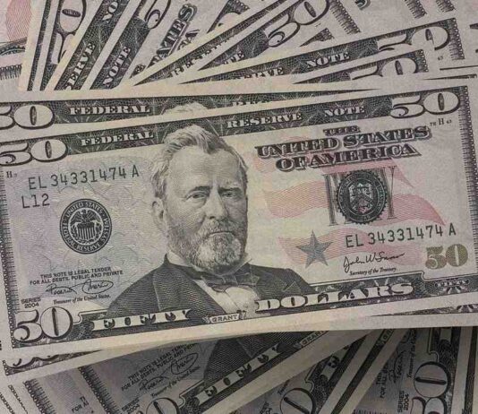 Dólar en Colombia cerró en 4900 este miércoles.