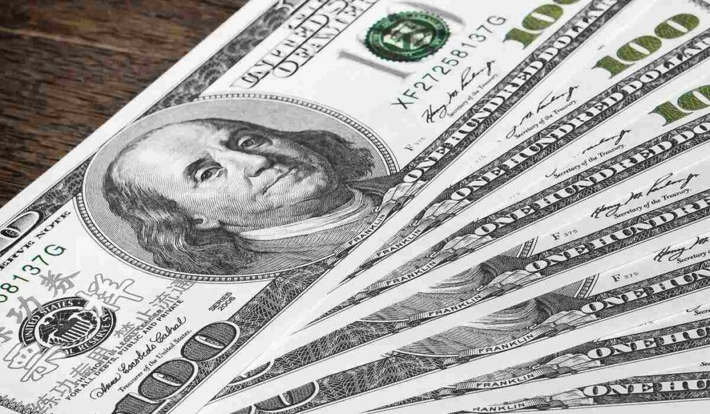 Dólar en Colombia cerró por debajo de los 4.900