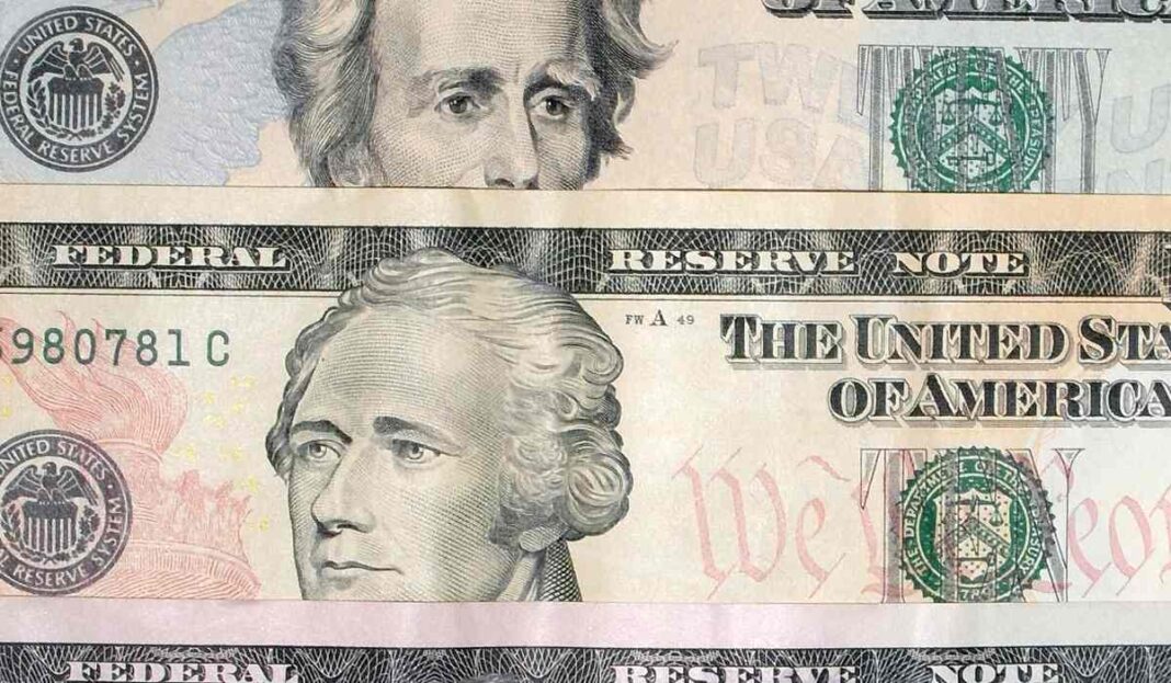 El dólar en Colombia este 14 de febrero cerró por debajo de los 4.800