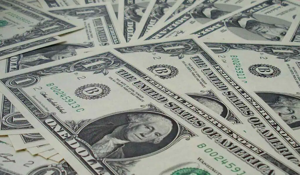 El dólar en Colombia este 16 de febrero: abre nuevamente sobre los $4.900 Dólar en Colombia abre sobre los 4.900 al alza.