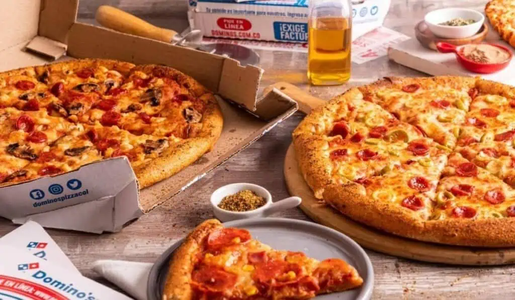 ¿Los colombianos comen más hamburguesa que pizza? Es una competencia reñida Domino's donará ganancias en el día mundial de la pizza