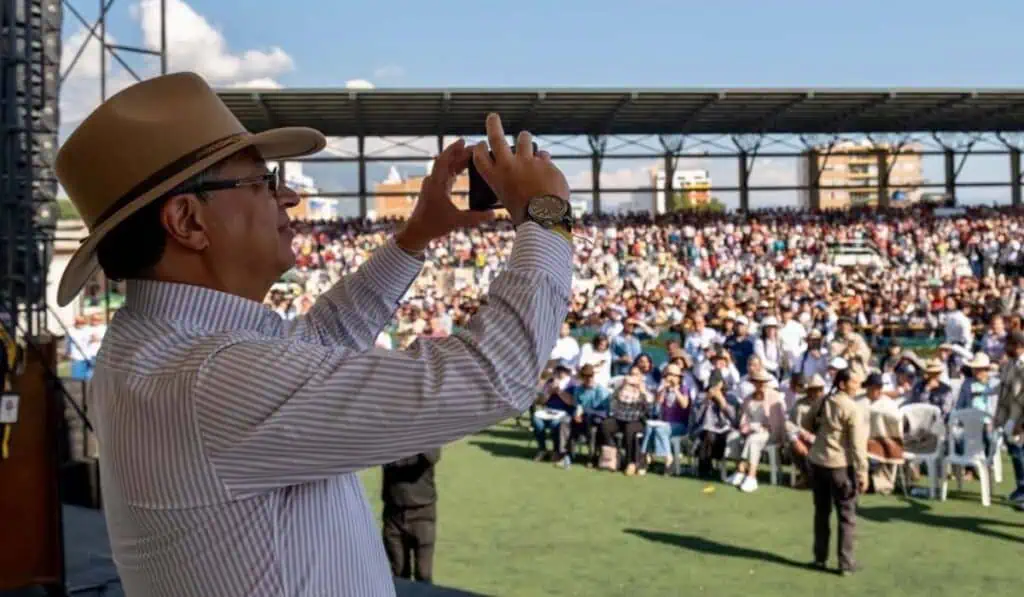 Las facultades extraordinarias que tendría Petro con el Plan Nacional de Desarrollo Facultades extraordinarias para Petro en el Plan Nacional de Desarrollo