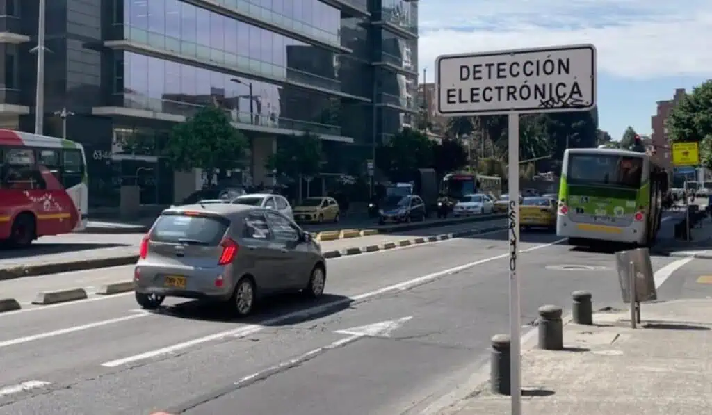 ¿Qué hacer si ya pagó un comparendo en Bogotá, pero la deuda sigue vigente? Las fotomultas son captadas mediante cámaras instaladas en la calle