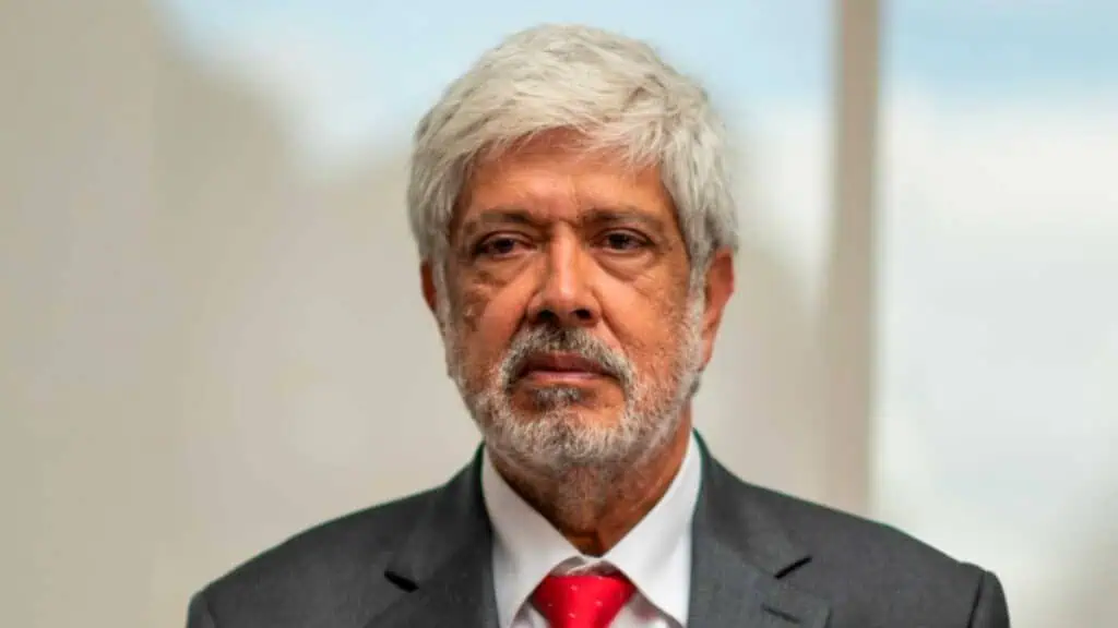 Germán Umaña deja el Ministerio de Comercio con gastos de viáticos disparados y salida de 300 funcionarios Política de reindustrialización