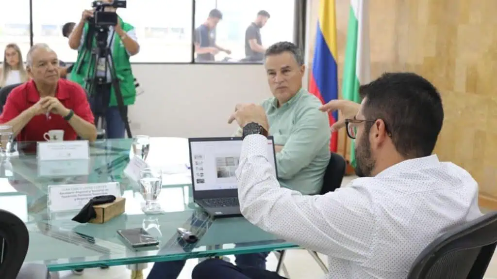Gobernación de Antioquia y Findeter buscan cofinanciar vías y pequeñas hidroeléctricas Gobernación de Antioquia y Findeter